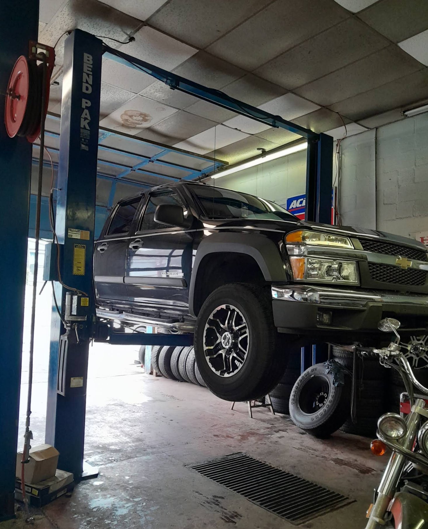 Alfredo's Tire Shop front view
